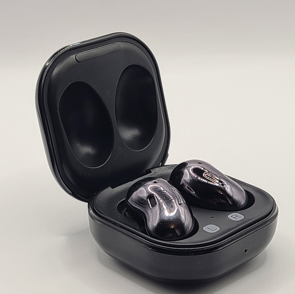 Brand New Buds Live Headphones TWS Bluetooth - Picture 2 of 12